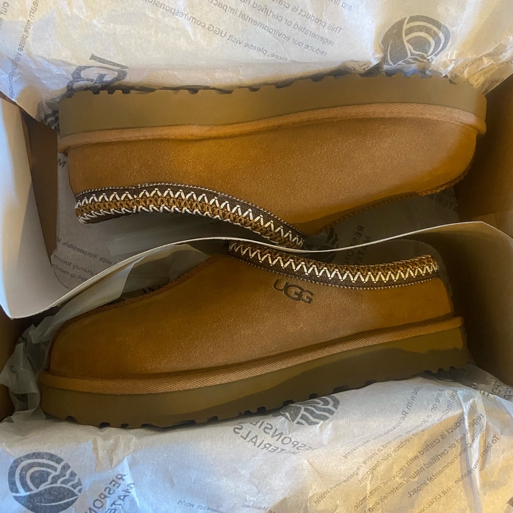 SHIP TODAY NEW IN BOX UGGsTasman chestnut slipper9(opened for picture)